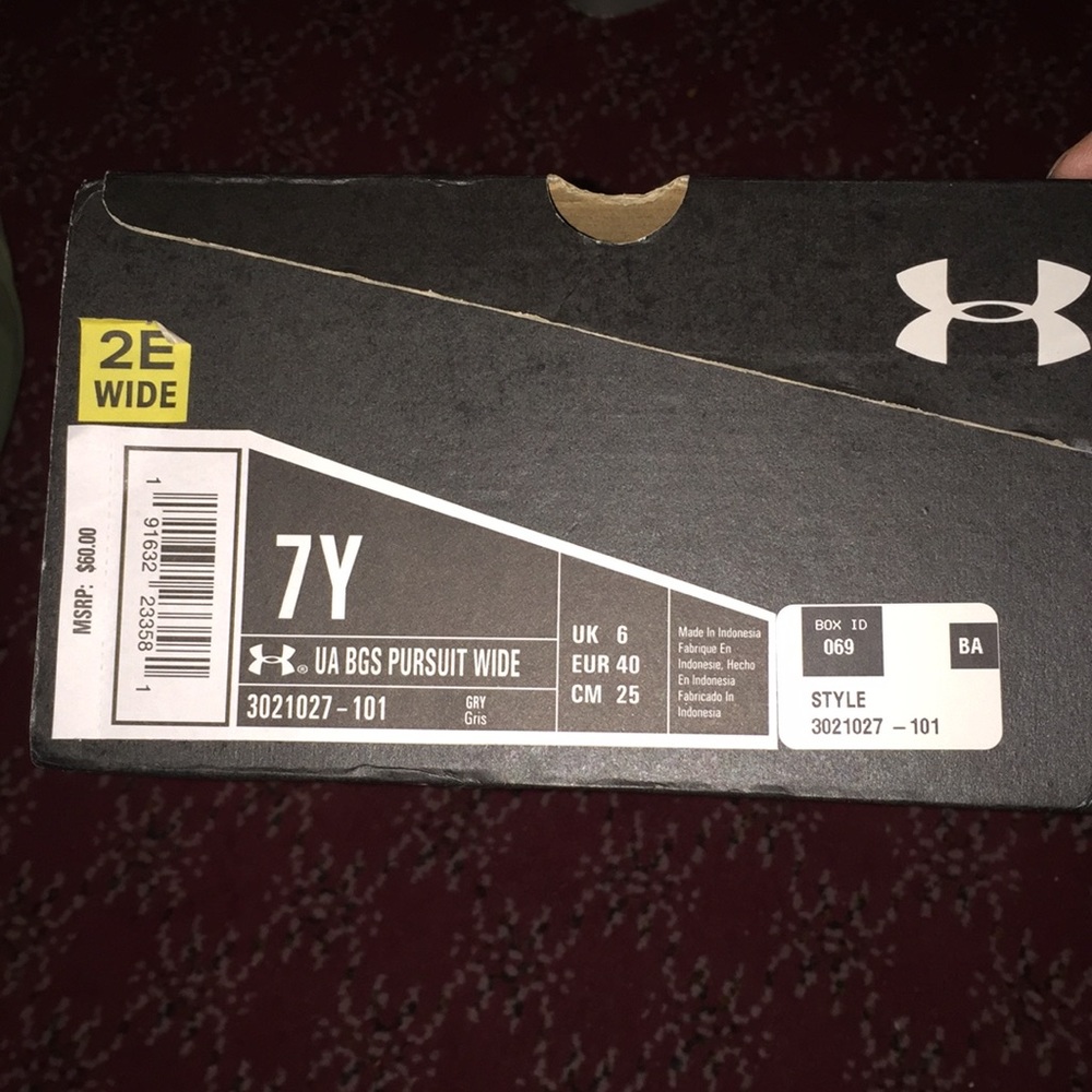 Brand new under Armor shoes for boy - Picture 3 of 5